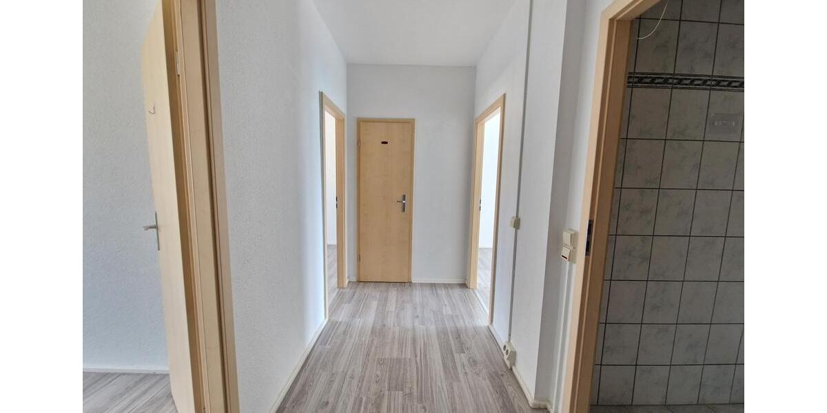 *Renovierte 3-Zimmer-Wohnung mit Balkon in der 1. Etage* 3 zimmer