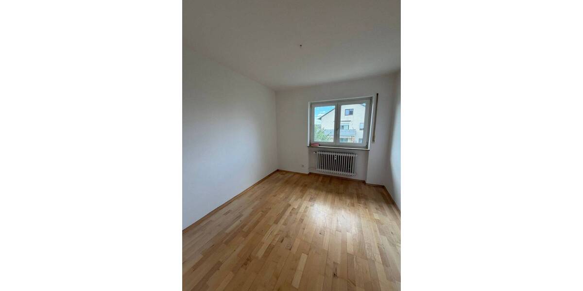 Etagenwohnung Adelsdorf - 4 Zimmer, 106 m&sup2;, 950&euro; | Angebot:26833691