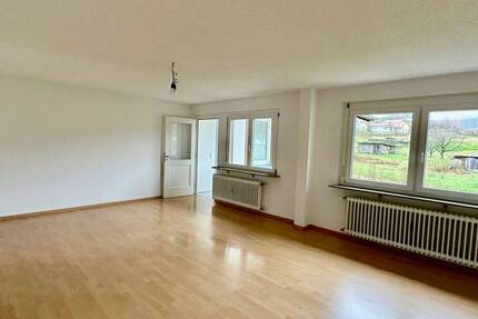 4-Zimmerwohnung in schöner Lage mit Balkon und Garage in Bahlingen