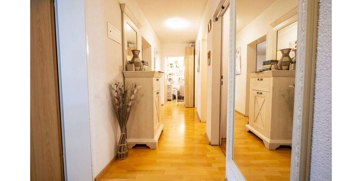 Etagenwohnung Singen - 2.5 Zimmer, 72 m&sup2;, 180.000&euro; | Angebot:27004172