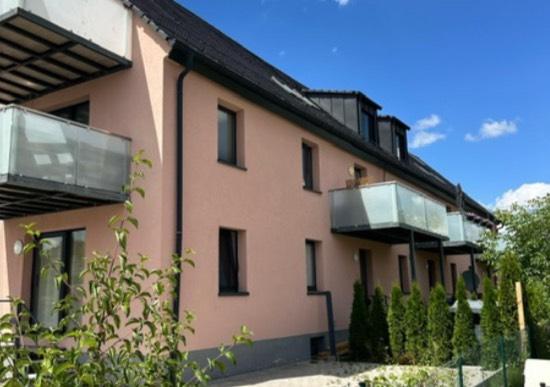 Moderne 3-Zimmer-Wohnung, Balkon + 2 Außenstellplätze 3 zimmer