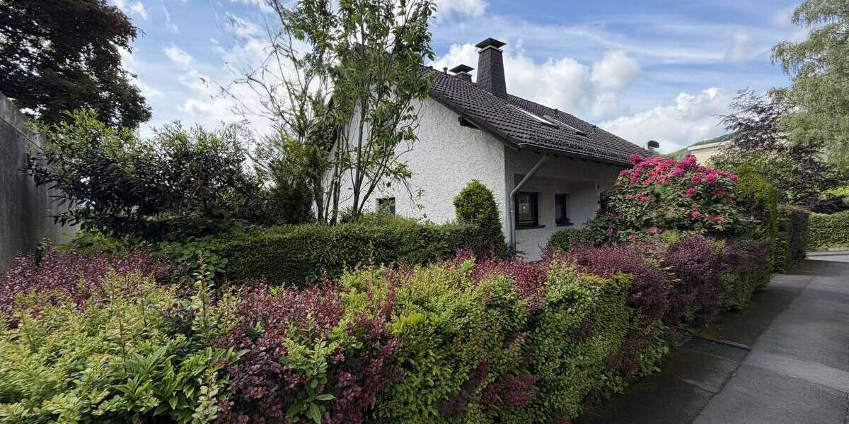 Einfamilienhaus Werdohl - 8 Zimmer, 274 m&sup2;, 445.000&euro; | Angebot:26736961