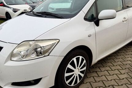 Toyota Auris 139.000 km 3.000 &euro; Zwenkau OT Löbschütz 04442