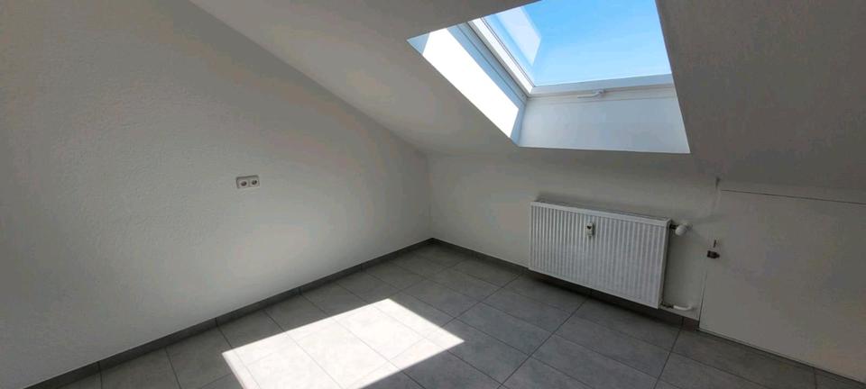 Dachgeschoßwohnung Östringen - 3 Zimmer, 68 m&sup2;, 1.000&euro; | Angebot:26670373