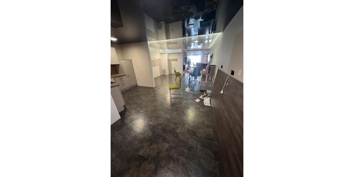 220qm Ausstellungsfläche mit Showfenster -Altwarmbüchen Gewerbeg zimmer