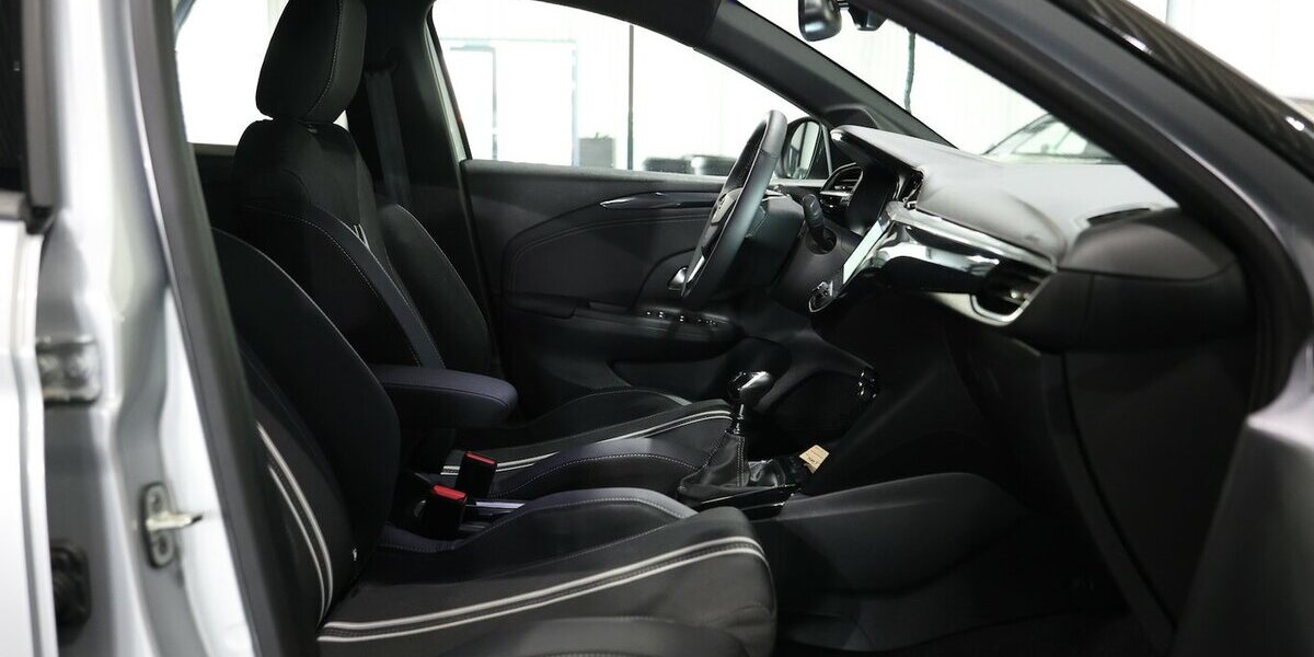 Opel Corsa F 1.2 T GS-SPORT TECH / SILVER & BLACK / 19.000 km 16.991 &euro; Hamm 59077