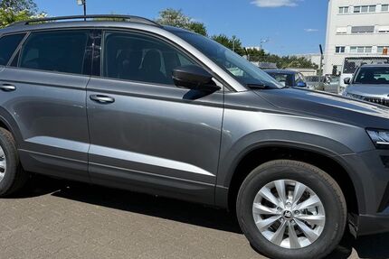 Skoda Karoq 2.500 km 32.999 &euro; Frankfurt 60386
