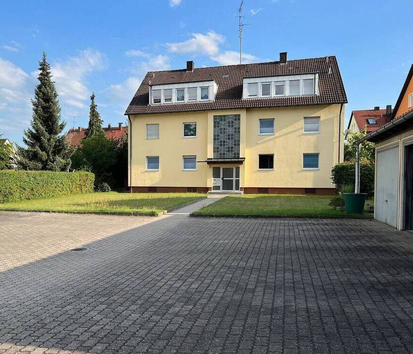 helle Wohnung mit Balkon