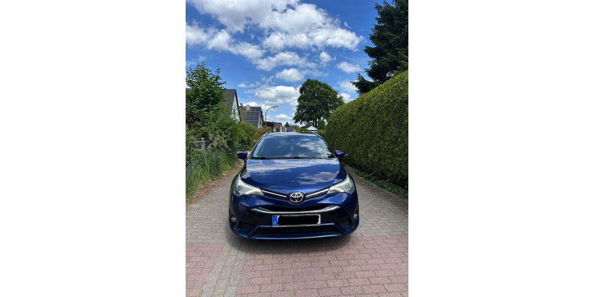 Toyota Avensis 257.343 km 7.499 &euro; Hamburg 22115