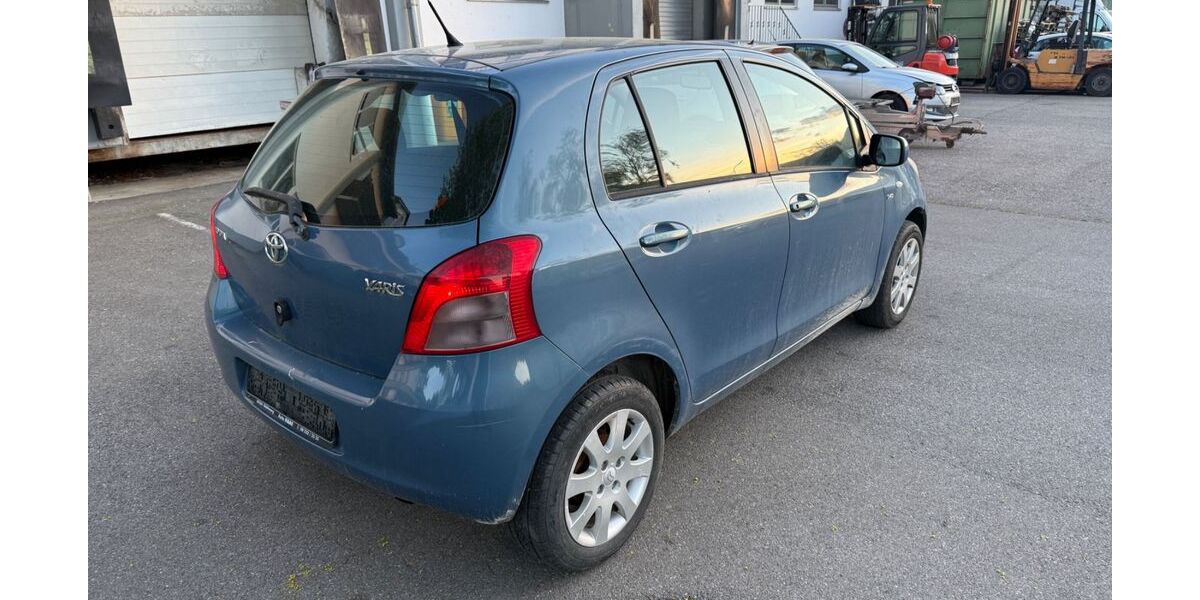 Toyota Yaris 310.800 km 1.850 &euro; Augsburg 86165