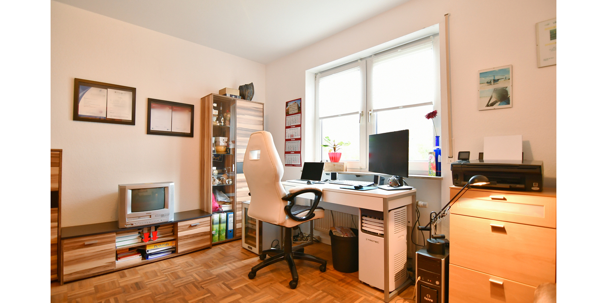 Schöne Wohnung mit 1a Infrastruktur + 2 TG Plätze 3 zimmer