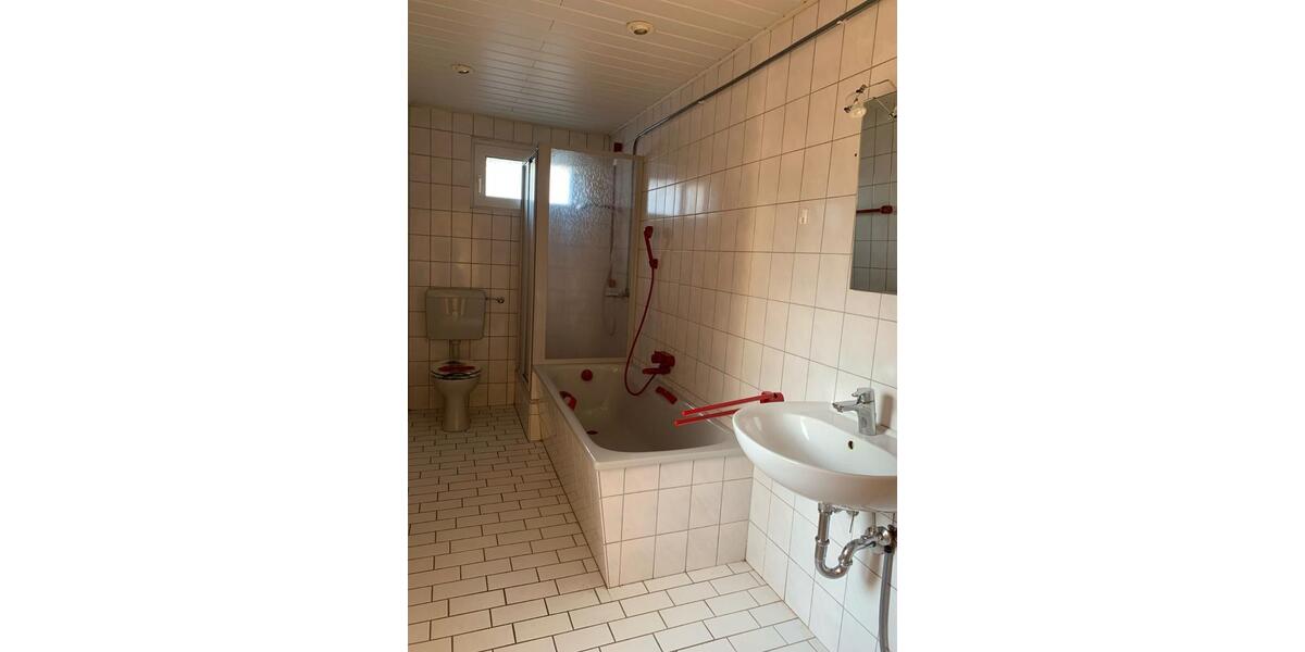 Erdgeschoßwohnung Lage - 4 Zimmer, 95 m&sup2;, 710&euro; | Angebot:26327012