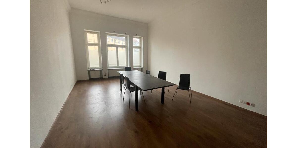 Etagenwohnung Halle (Saale) Damaschkestraße - 5 Zimmer, 158 m&sup2;, 1.100&euro; | Angebot:25168699