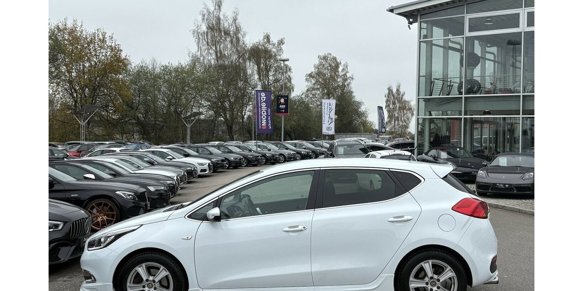 Kia Ceed 1.4 TSI Dream Team KAMERA/NAVI/SHZ/LENKHZ 64.779 km 8.900 &euro; Villingen-Schwenningen 78054