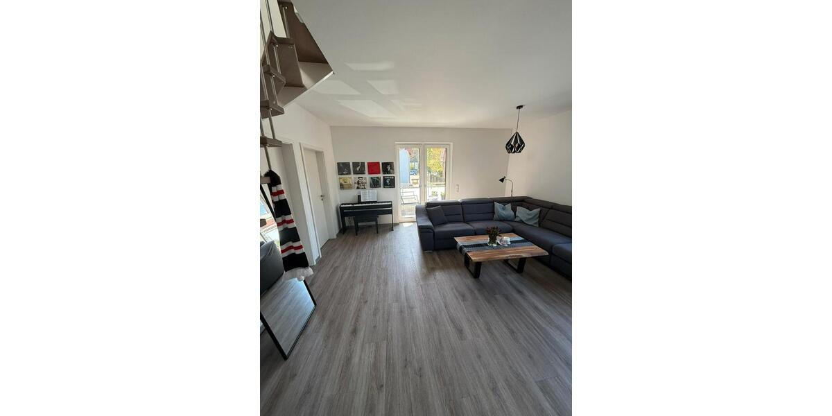 Dachgeschoßwohnung Stade - 3 Zimmer, 80 m&sup2;, 1.120&euro; | Angebot:26479300