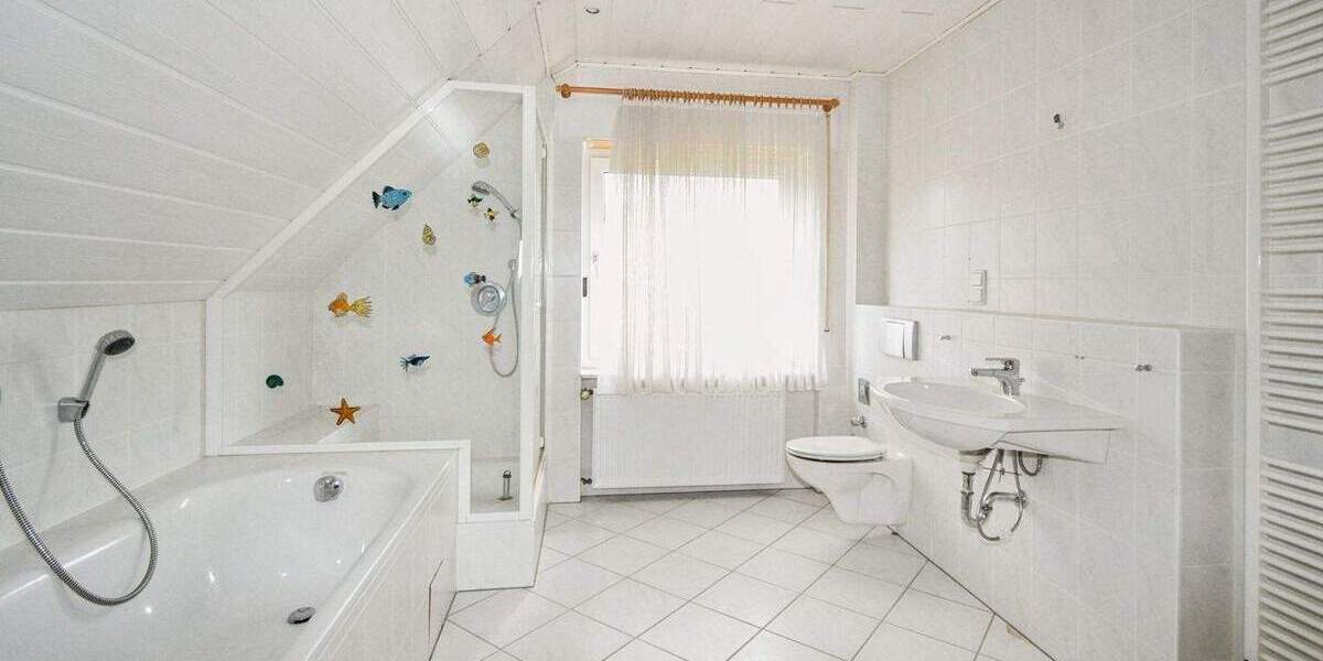 Ruhig gelegenes Zweifamilien-Doppelhaus - Ideal für Familie oder Mehrgenerationenwohnen 8 zimmer