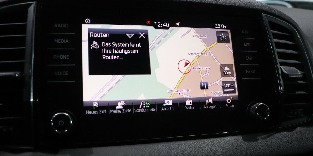 Skoda Karoq 1.5 TSI AMBITION / NAVI+APPLE+ANDROID+DAB 90.000 km 15.777 &euro; Hamm 59077