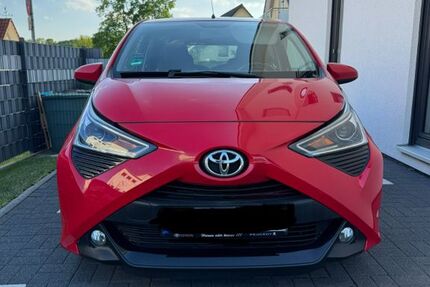 Toyota Aygo (X) 31.000 km 10.600 &euro; Wipperfürth 51688