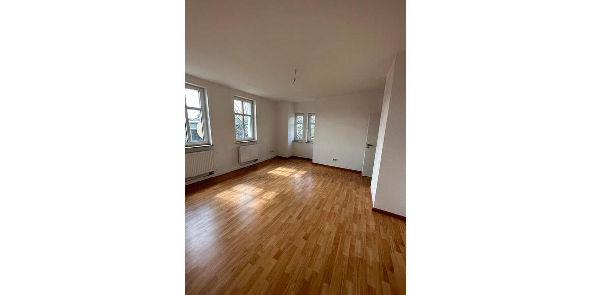 Etagenwohnung Neuhaus am Rennweg - 3 Zimmer, 116 m&sup2;, 875&euro; | Angebot:24641557