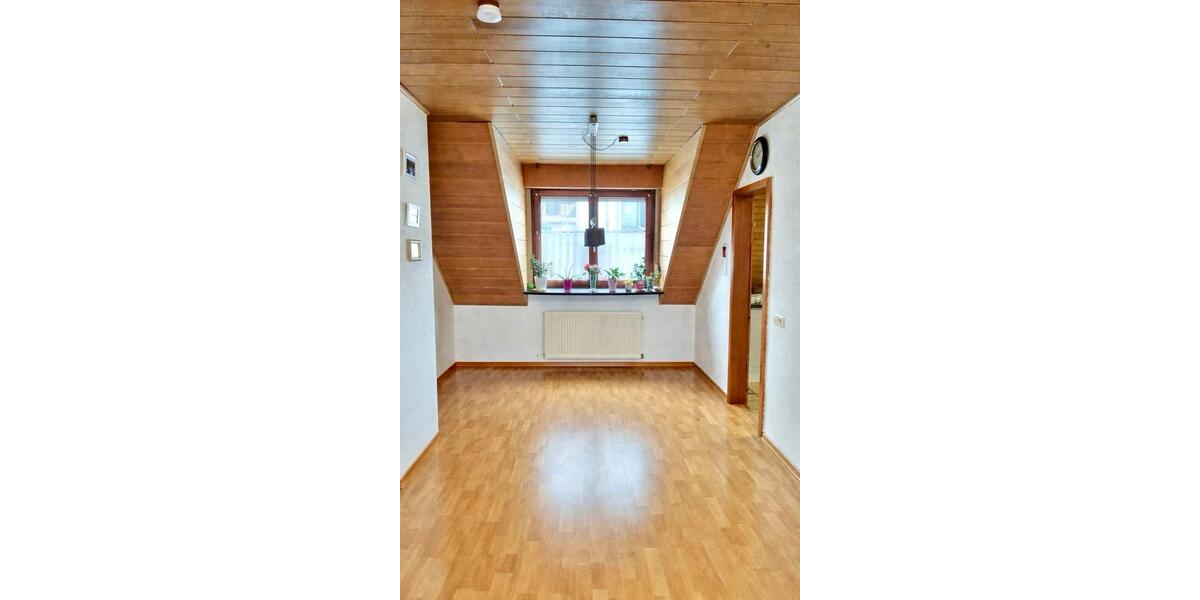 Dachgeschoßwohnung Ubstadt-Weiher Weiher - 3 Zimmer, 64 m&sup2;, 175.000&euro; | Angebot:26153405