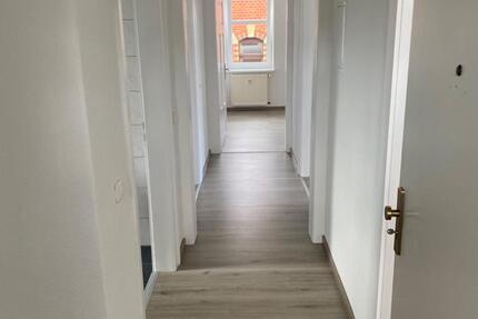 Wunderschöne 4 Zimmer DG Wohnung mit Einbauküche ab 0825