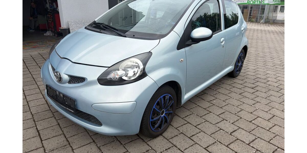 Toyota Aygo (X) 103.000 km 1.990 &euro; Schwalbach 66773