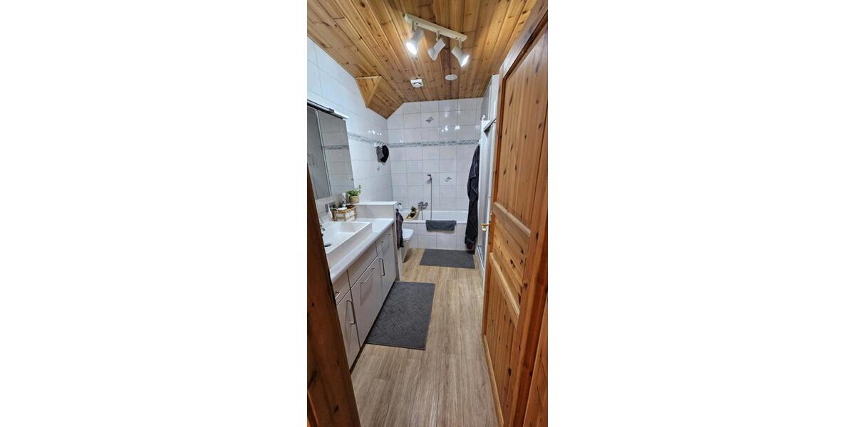 Dachgeschoßwohnung Uplengen - 5 Zimmer, 100 m&sup2;, 900&euro; | Angebot:26340636