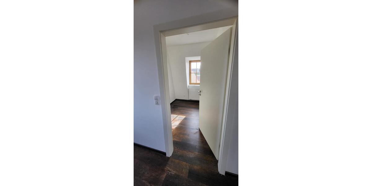 Dachgeschoßwohnung Querfurt - 3 Zimmer, 99 m&sup2;, 750&euro; | Angebot:26335765