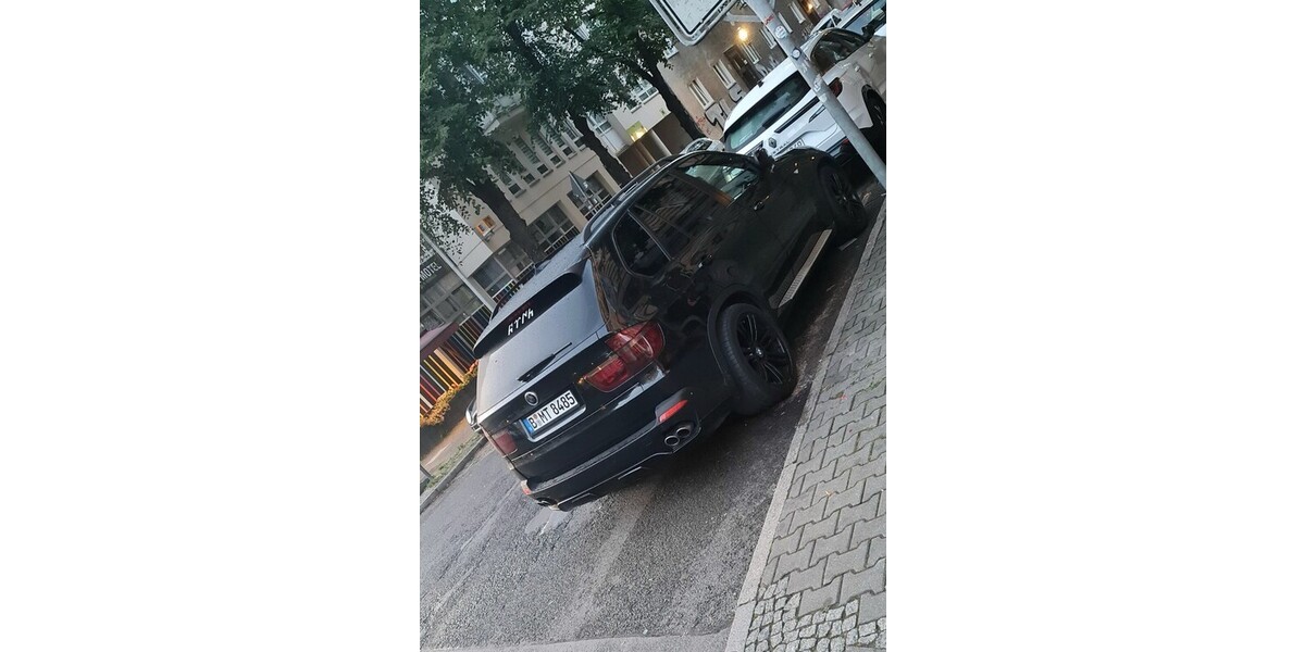 BMW X5 211.000 km 11.000 € Berlin 10178
