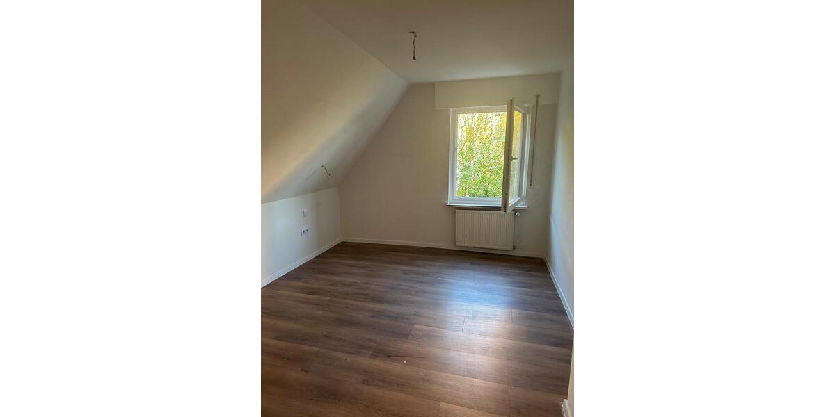 Dachgeschoßwohnung Siegen - 2 Zimmer, 60 m&sup2;, 500&euro; | Angebot:26325992
