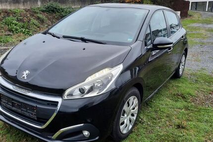 Peugeot 208 89.000 km 5.900 € Dillenburg 35683