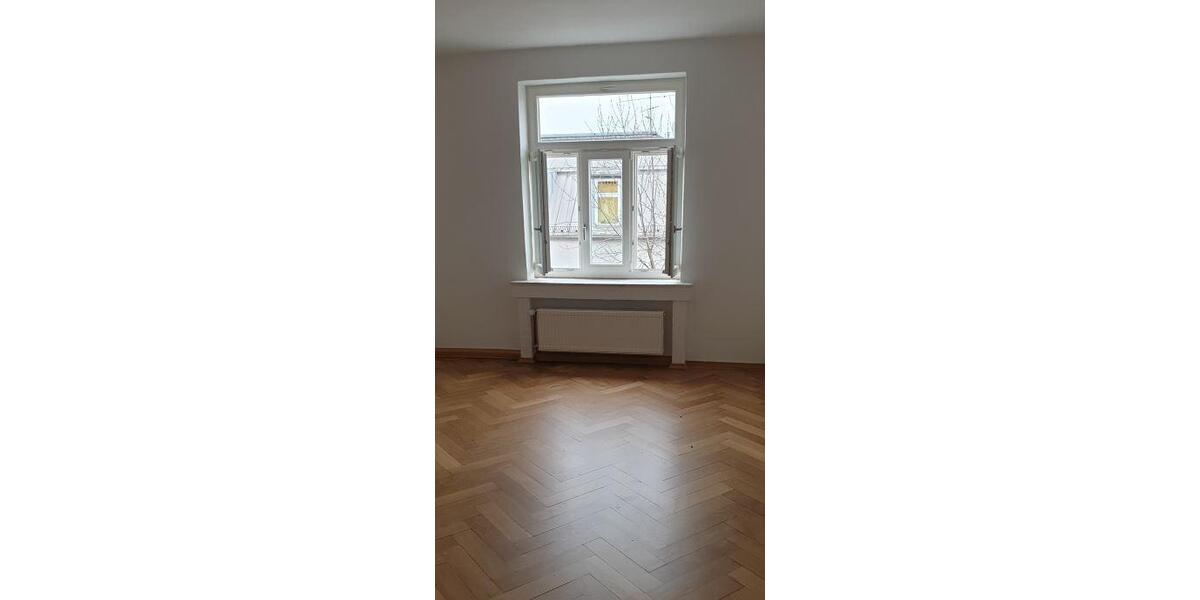 Dachgeschoßwohnung München Schwanthalerhöhe - 1 Zimmer, 100 m&sup2;, 750&euro; | Angebot:25959532