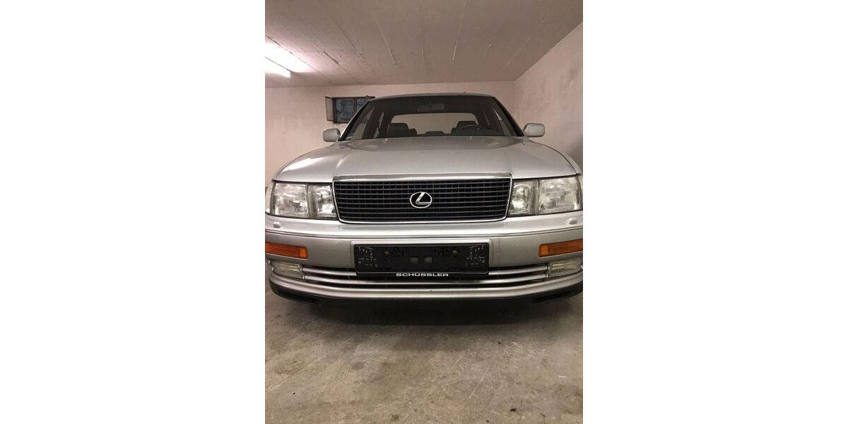 Lexus LS 400 158.000 km 12.900 &euro; München 81243