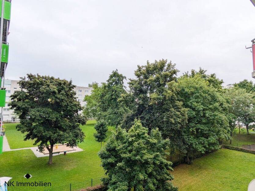 ++ schöne & günstige 3-Raum-Wohnung - großer Balkon mit Ausblick ins Grüne ++
