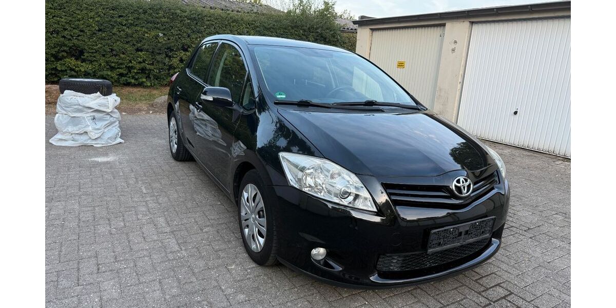 Toyota Auris 125.000 km 6.590 &euro; Aachen 52068