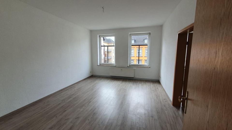 Helle 2,5-Raum-Wohnung mit ca. 68 m² im 2. Obergeschoss in Glauchau zimmer