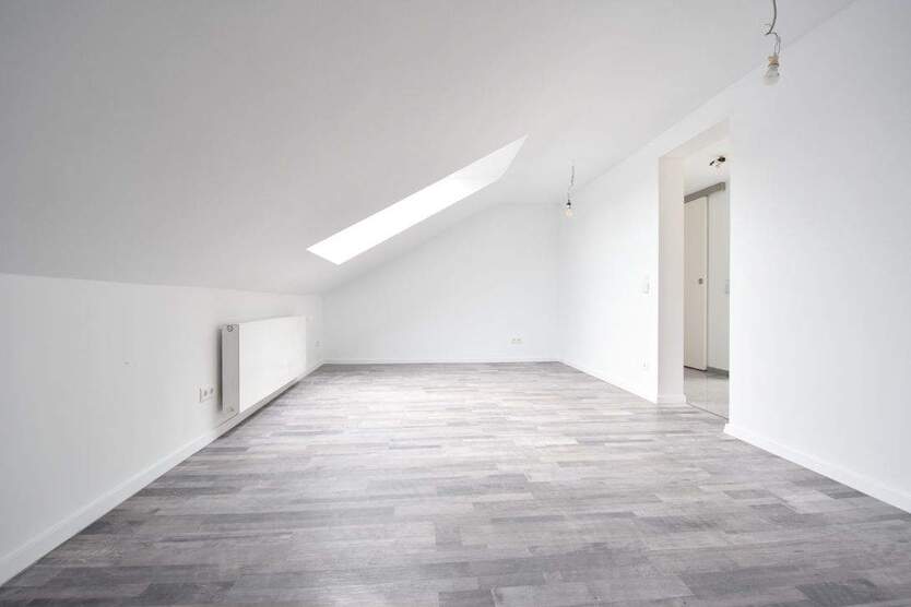 Erstbezug nach Sanierung: Dachgeschoss-Wohnung mit Gemeinschaftsgarten 2 zimmer