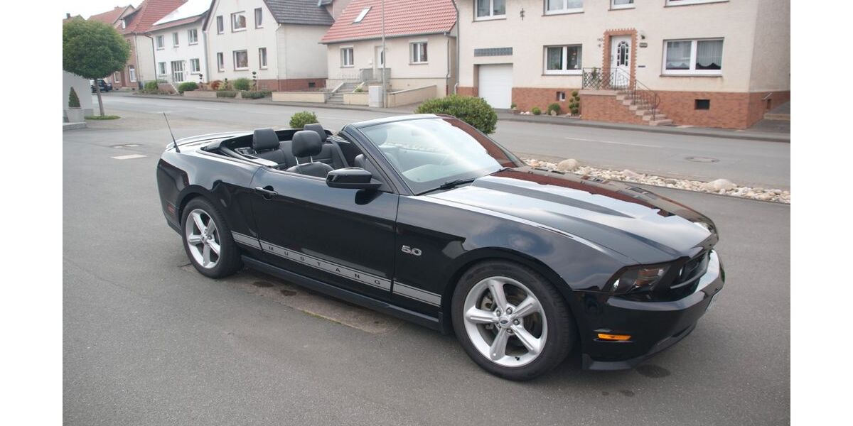 Ford Mustang 48.900 km 24.500 &euro; Warburg 34414