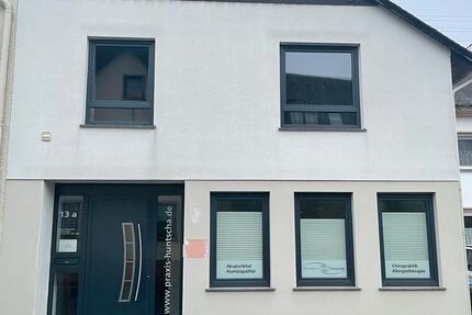 Zwei Gebäude viele Möglichkeiten 1 zimmer