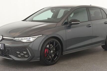 VW Golf 7.900 km 34.884 € Düsseldorf 40233