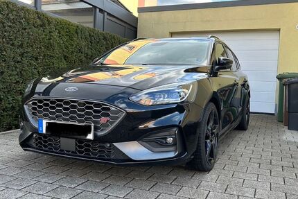 Ford Focus 49.800 km 22.200 &euro; Oberasbach 90522