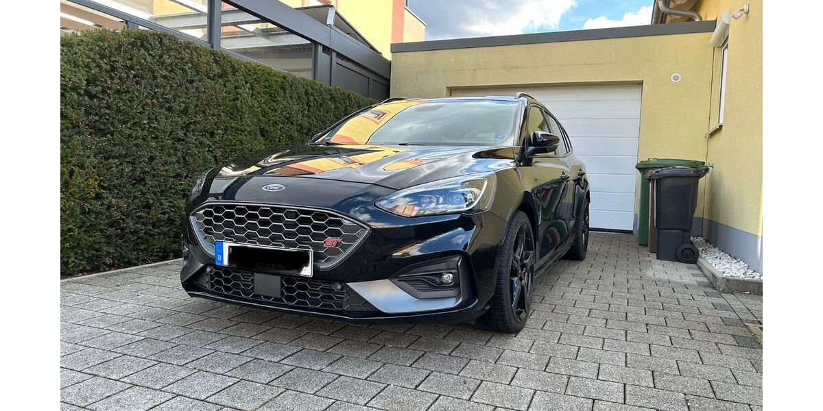 Ford Focus 49.800 km 22.500 &euro; Oberasbach 90522