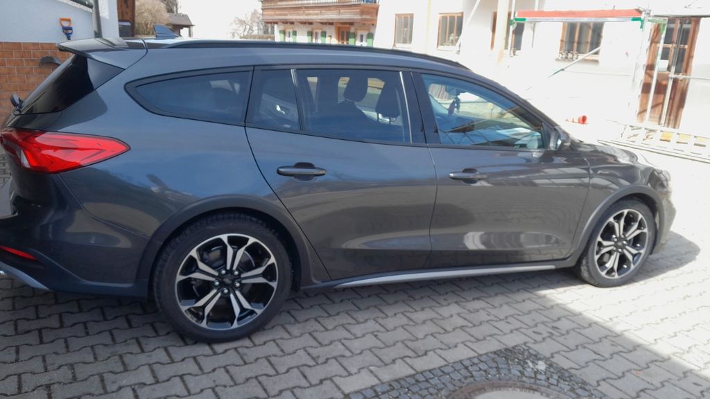 Ford Focus 129.000 km 11.999 &euro; Aying 85653