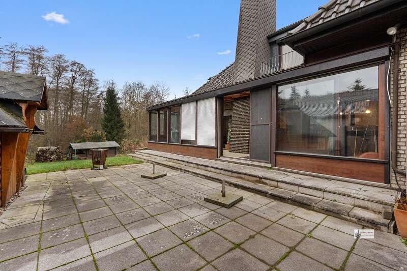 Wohnen und Arbeiten unter einem Dach +2.500 m² Waldgrundstück Sauna+Holzhäuschen Wintergarten+Kamin - Zweifamilienhaus Syke | Angebot:24213006