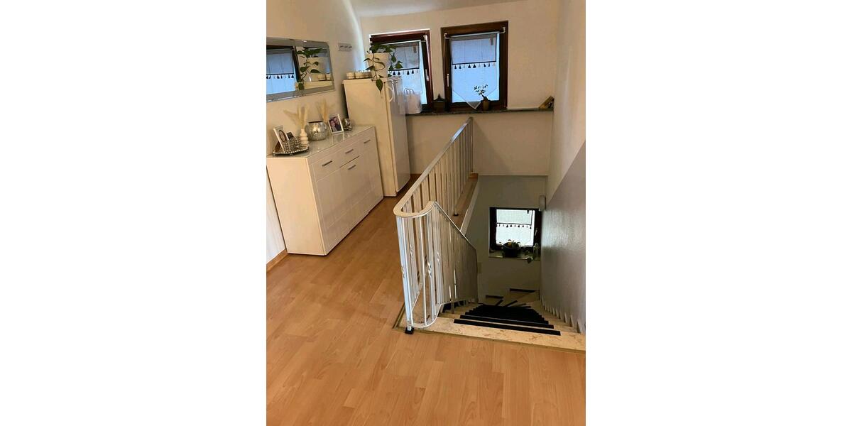 Einfamilienhaus mit 180 m2 Wohnfläche, voll unterkellert 7.5 zimmer