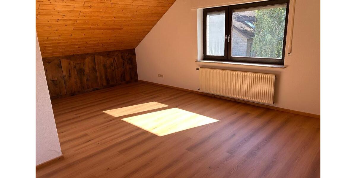 Einfamilienhaus Lage - 8 Zimmer, 200 m&sup2;, 1.900&euro; | Angebot:27615007
