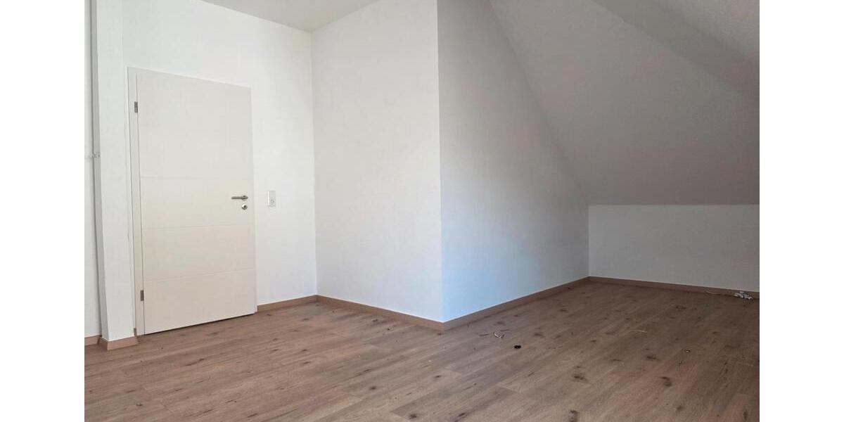 Dachgeschoßwohnung Gelnhausen - 4 Zimmer, 120 m&sup2;, 1.200&euro; | Angebot:26349279