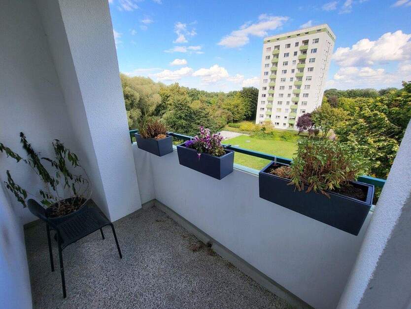 Moderne 2 Zimmer-Wohnung mit Loggia und PKW-Stellplatz in 23560 Lübeck, Moislinger Mühlenweg 2 zimmer