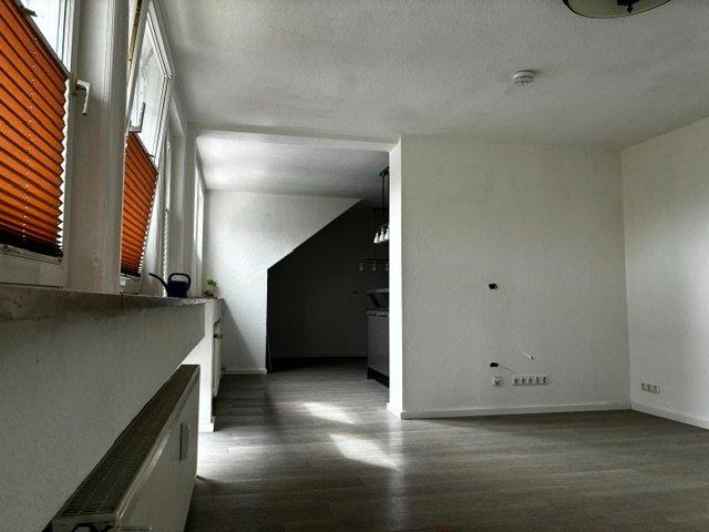 Dachgeschoßwohnung Bad Pyrmont - 5 Zimmer, 143 m&sup2;, 860&euro; | Angebot:26610283