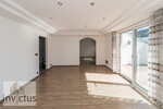 Coole 4-Zimmer-Maisonette-Wohnung mit Sonnenterrasse, Balkon u. Garage